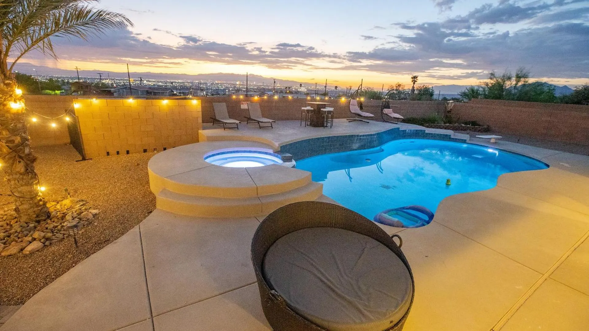 Holiday home 3400 Sqft House W/40Ft Heated Pool/Spa- Strip View Villa Las Vegas